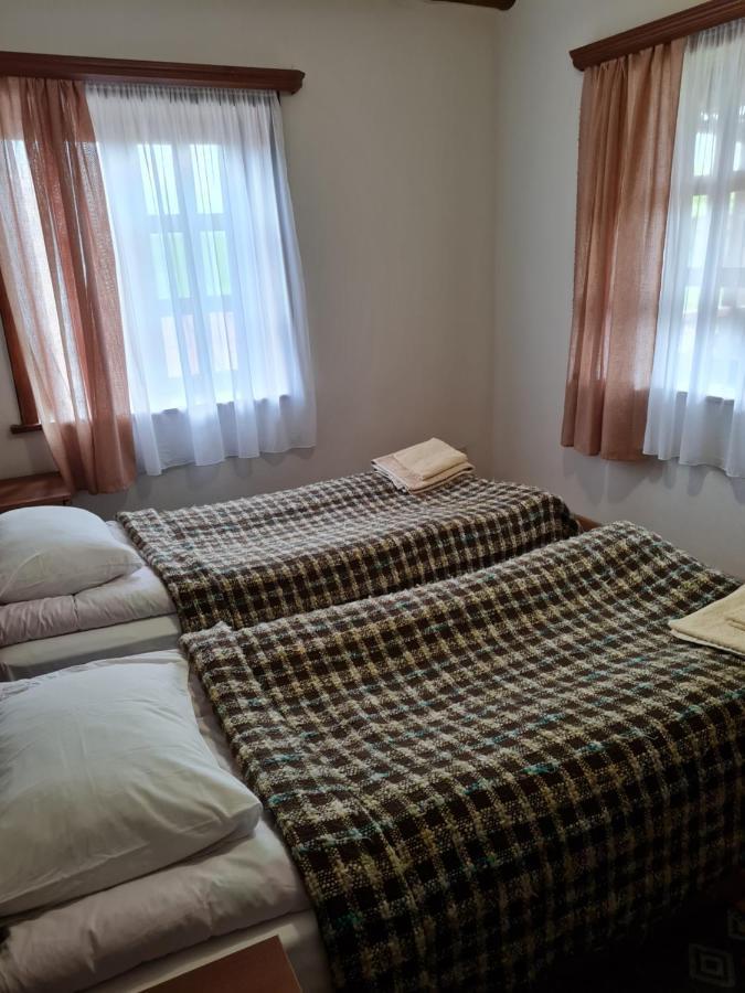 Guest House Shina Omalo Extérieur photo