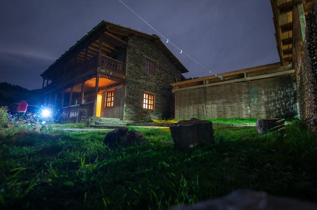 Guest House Shina Omalo Extérieur photo