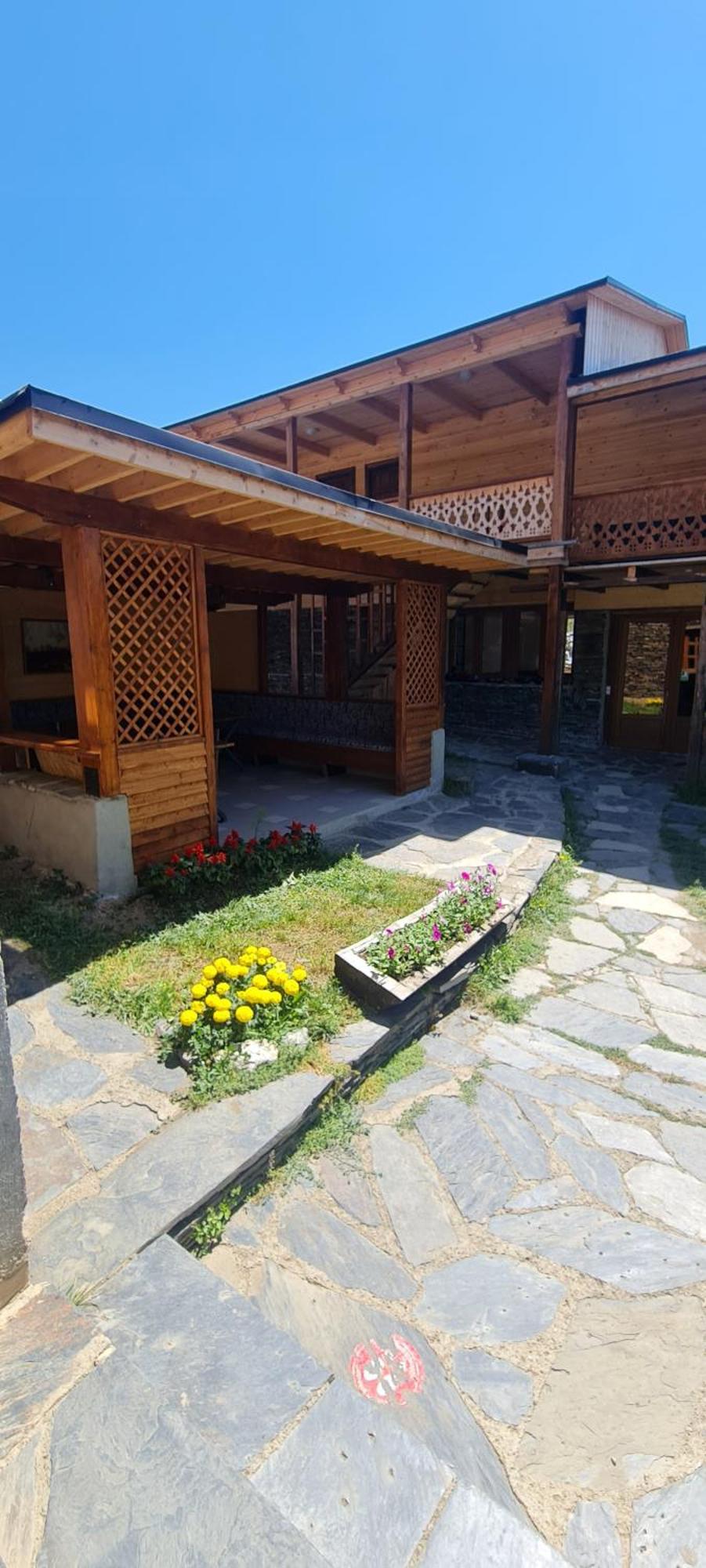 Guest House Shina Omalo Extérieur photo